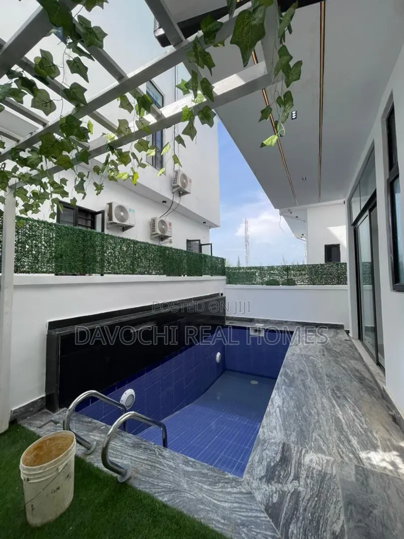 5bdrm Duplex in Lekki Phase 1 for sale in Lekki Phase 1