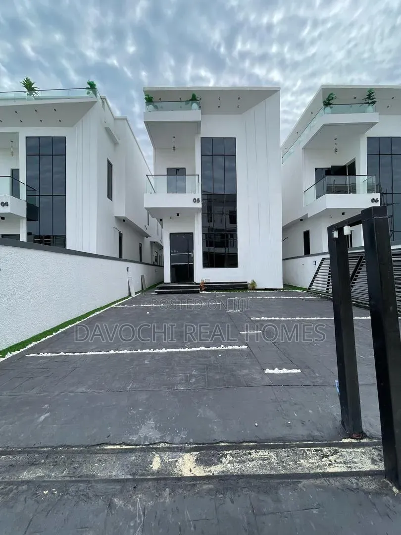 5bdrm Duplex in Lekki Phase 1 for sale in Lekki Phase 1