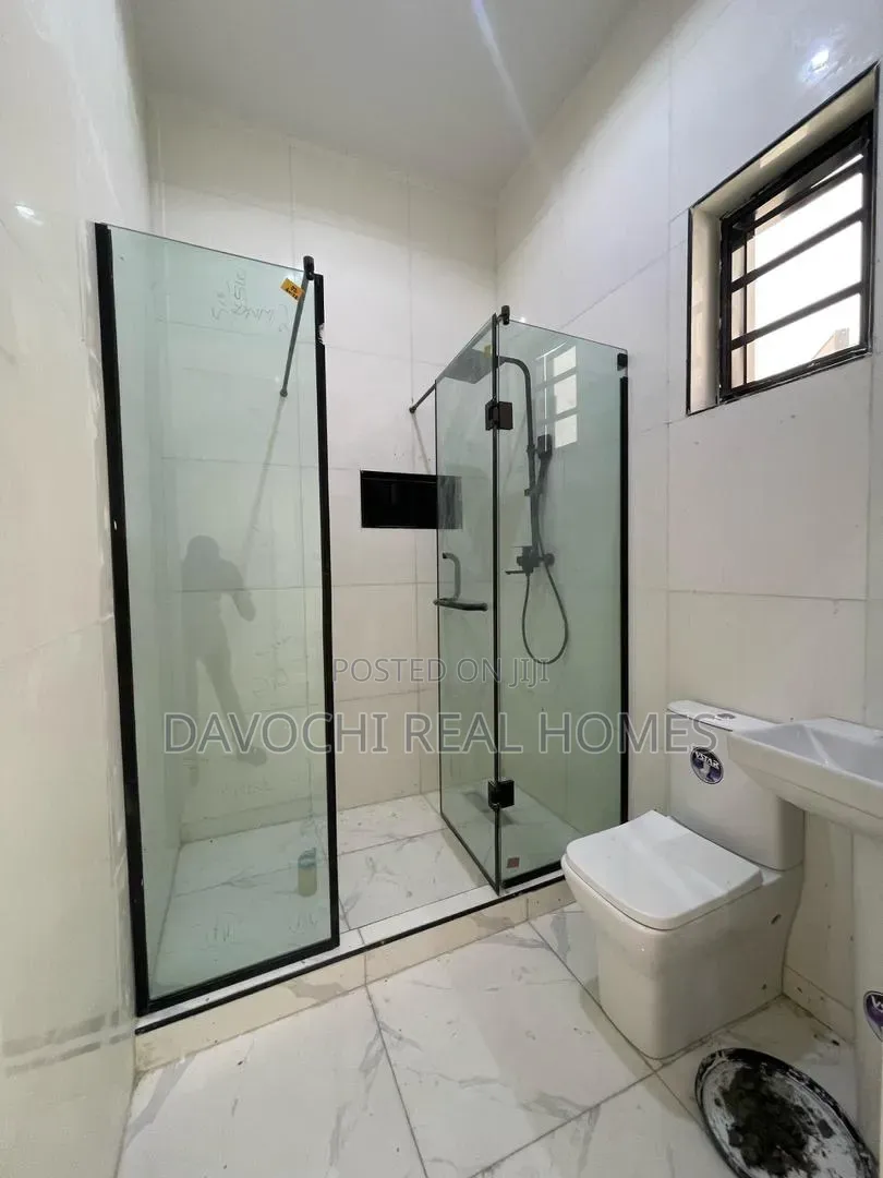5bdrm Duplex in Lekki Phase 1 for sale in Lekki Phase 1