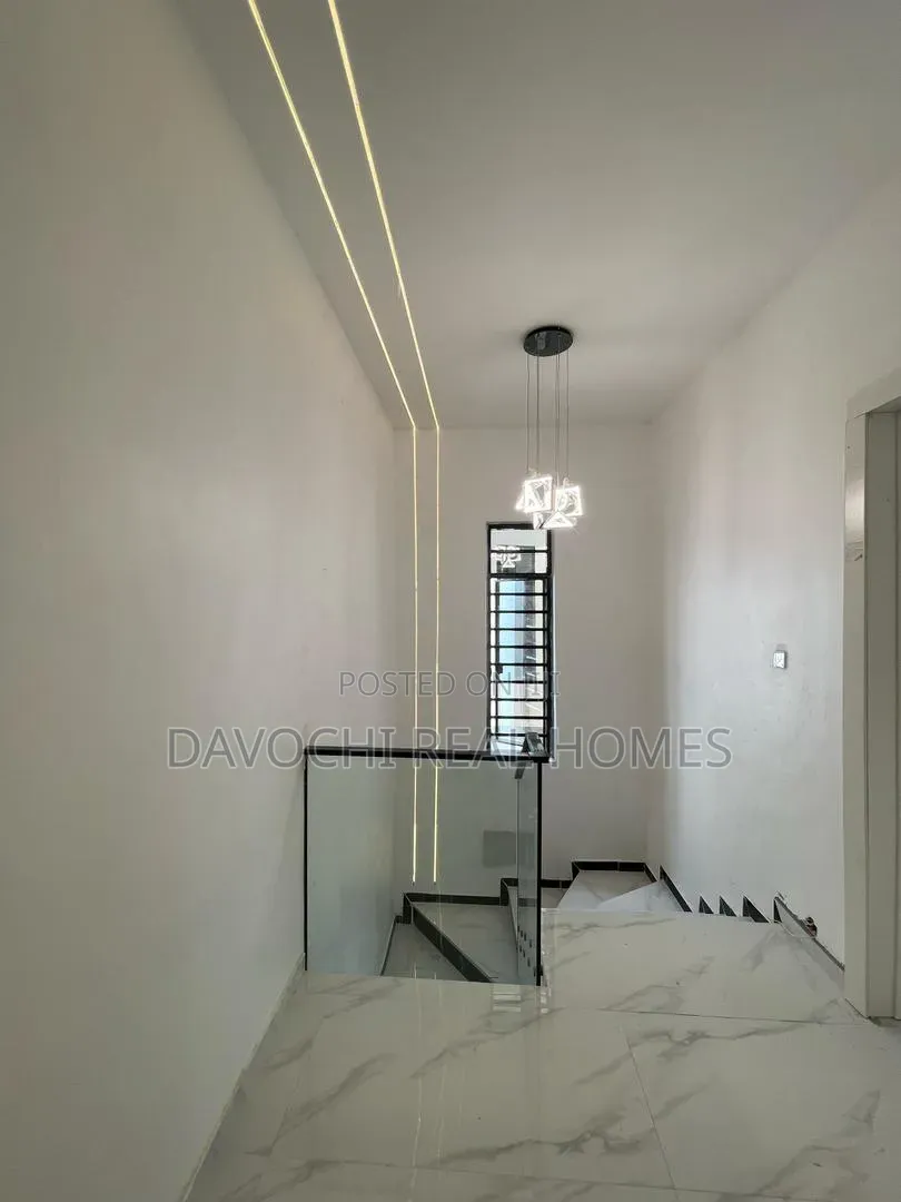 5bdrm Duplex in Lekki Phase 1 for sale in Lekki Phase 1