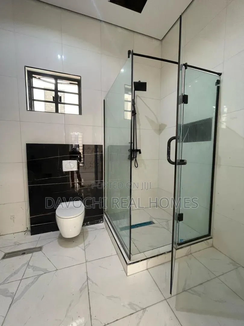 5bdrm Duplex in Lekki Phase 1 for sale in Lekki Phase 1
