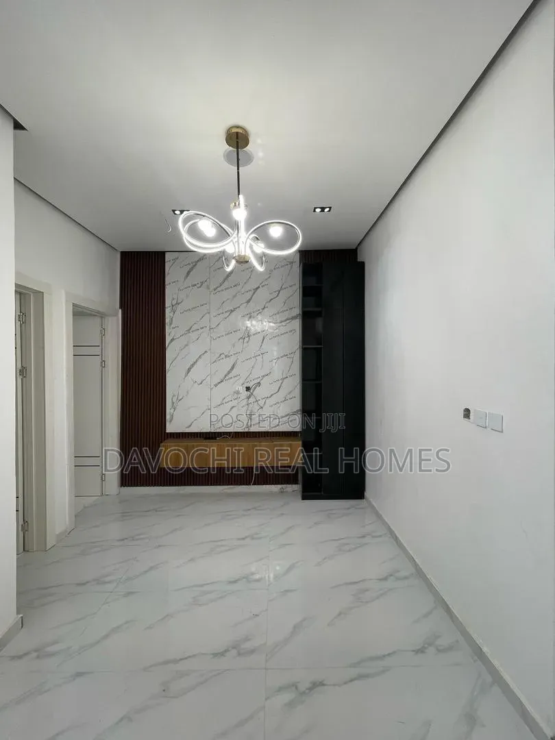5bdrm Duplex in Lekki Phase 1 for sale in Lekki Phase 1