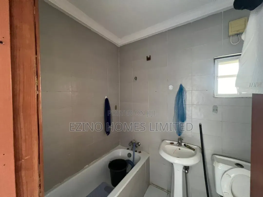 3bdrm Apartment in Mini Estate, Adeola Hopewell for sale in Adeola Hopewell
