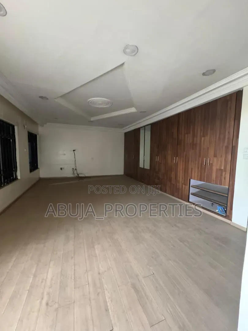 5bdrm Duplex in In A Serene, Maitama for rent in Maitama