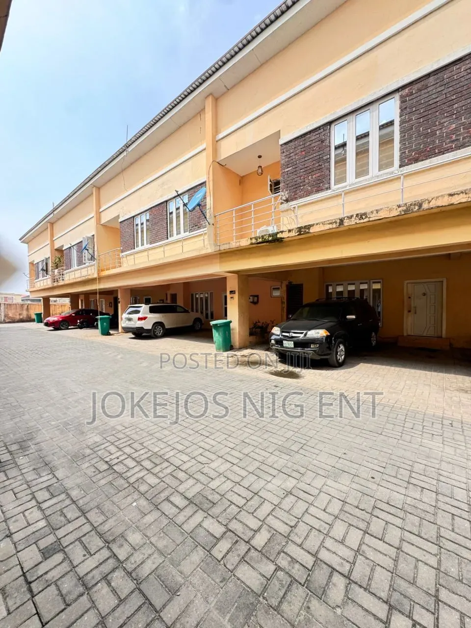 3bdrm Townhouse/Terrace in Victoria Crest 1 Off, Lafiaji for sale in Lafiaji