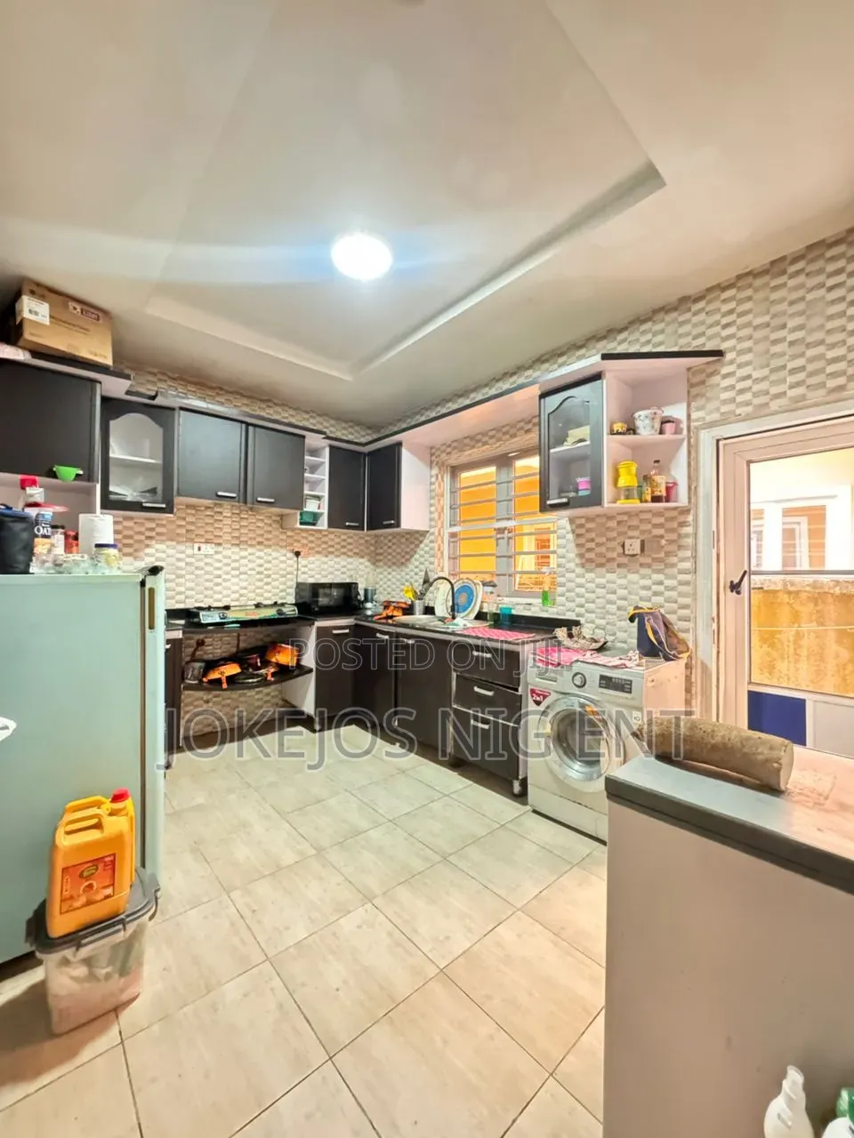 3bdrm Townhouse/Terrace in Victoria Crest 1 Off, Lafiaji for sale in Lafiaji
