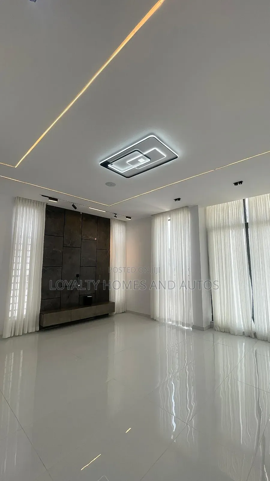 5bdrm House in Pinnock Beach, Osapa london for sale in Osapa london