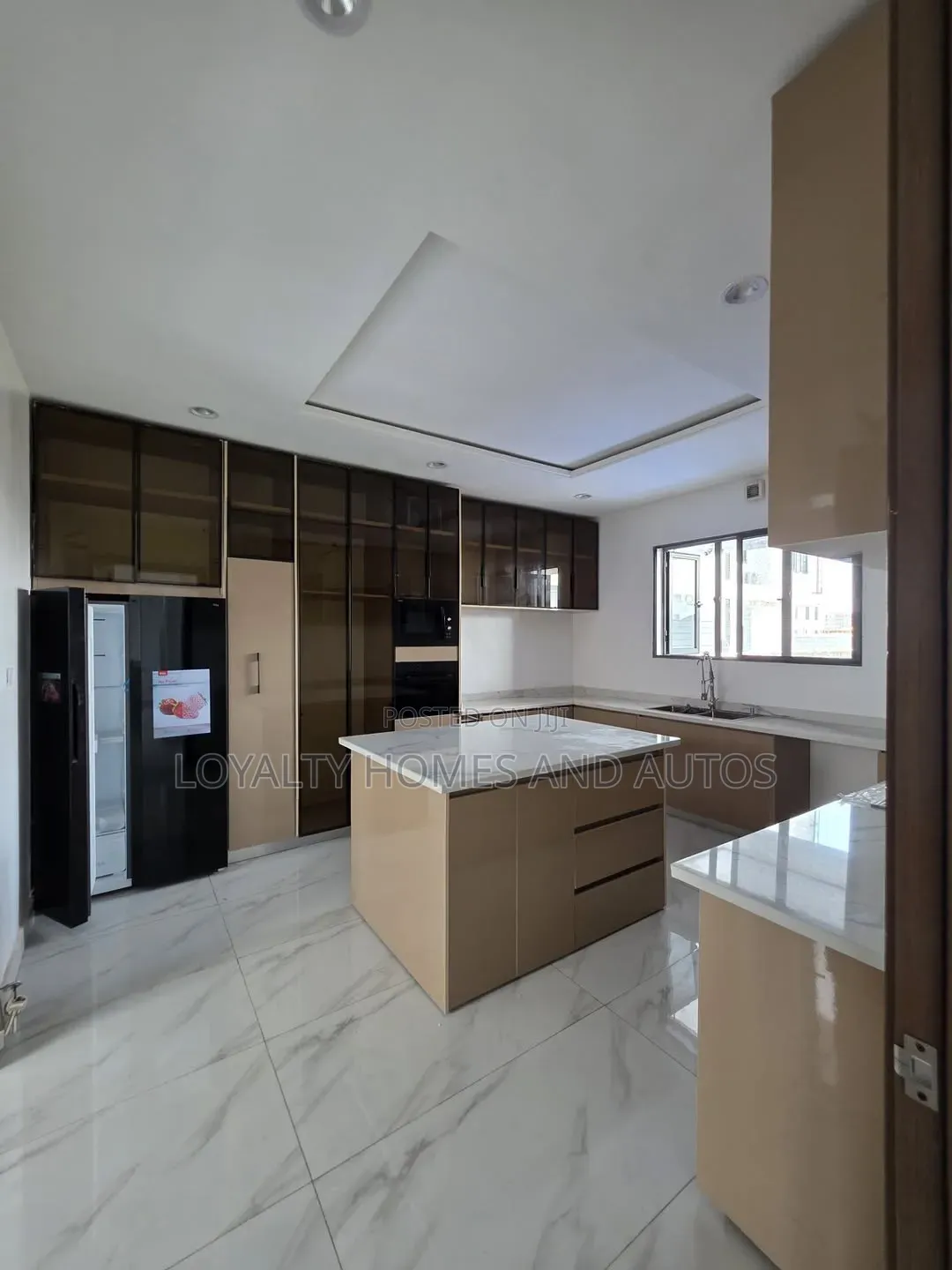 5bdrm House in Pinnock Beach, Osapa london for sale in Osapa london