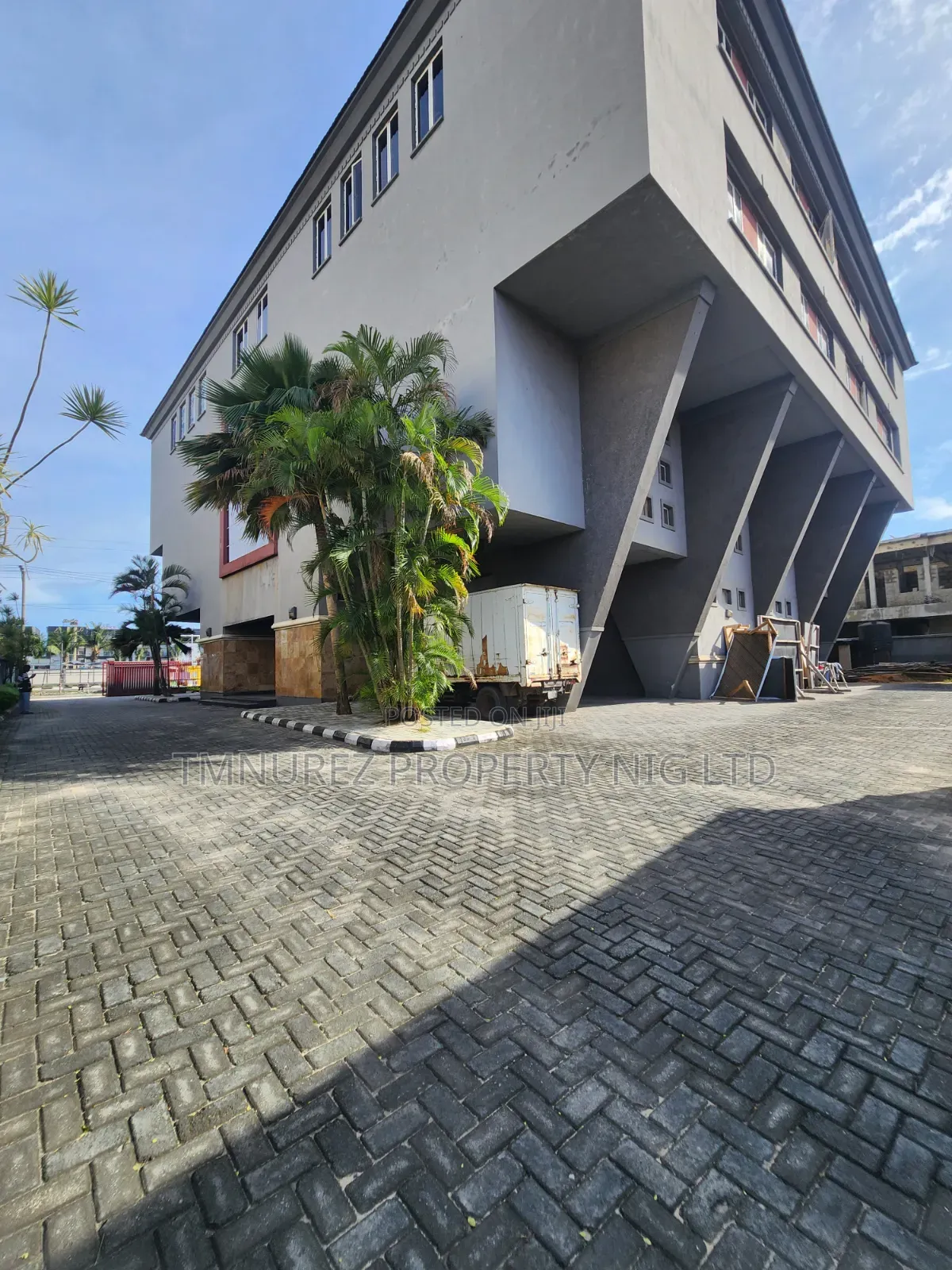 Office Space for Rent Jakande Lekki in Jakande