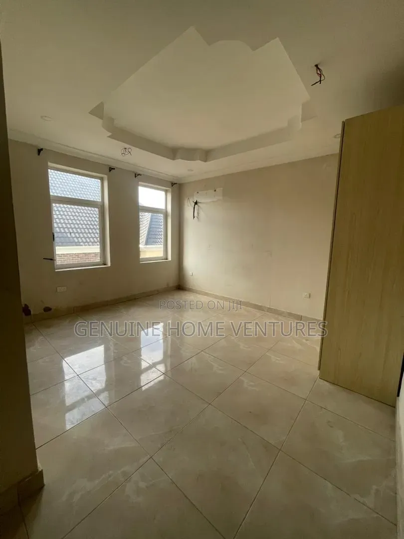 Mini Flat in Chevy View Estate for rent in Chevron