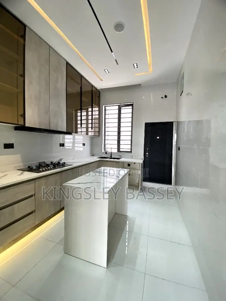 4bdrm Duplex in Ikota for sale in Ikota
