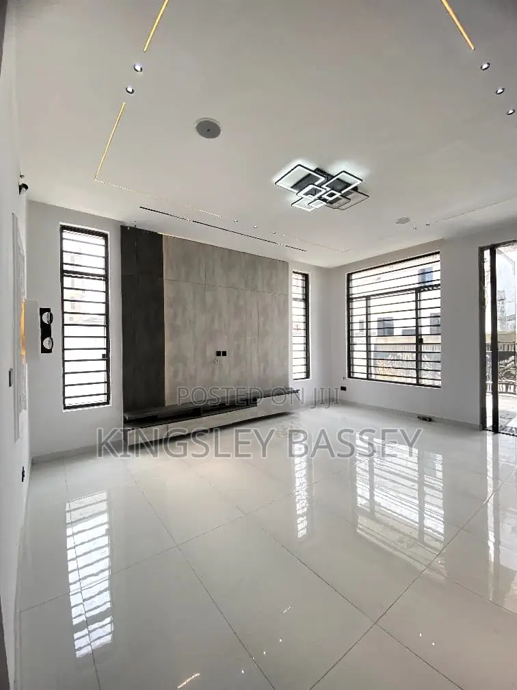 4bdrm Duplex in Ikota for sale in Ikota