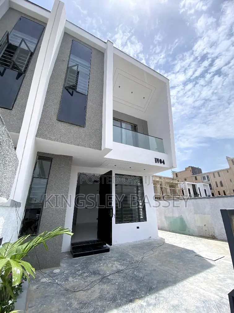 4bdrm Duplex in Ikota for sale in Ikota