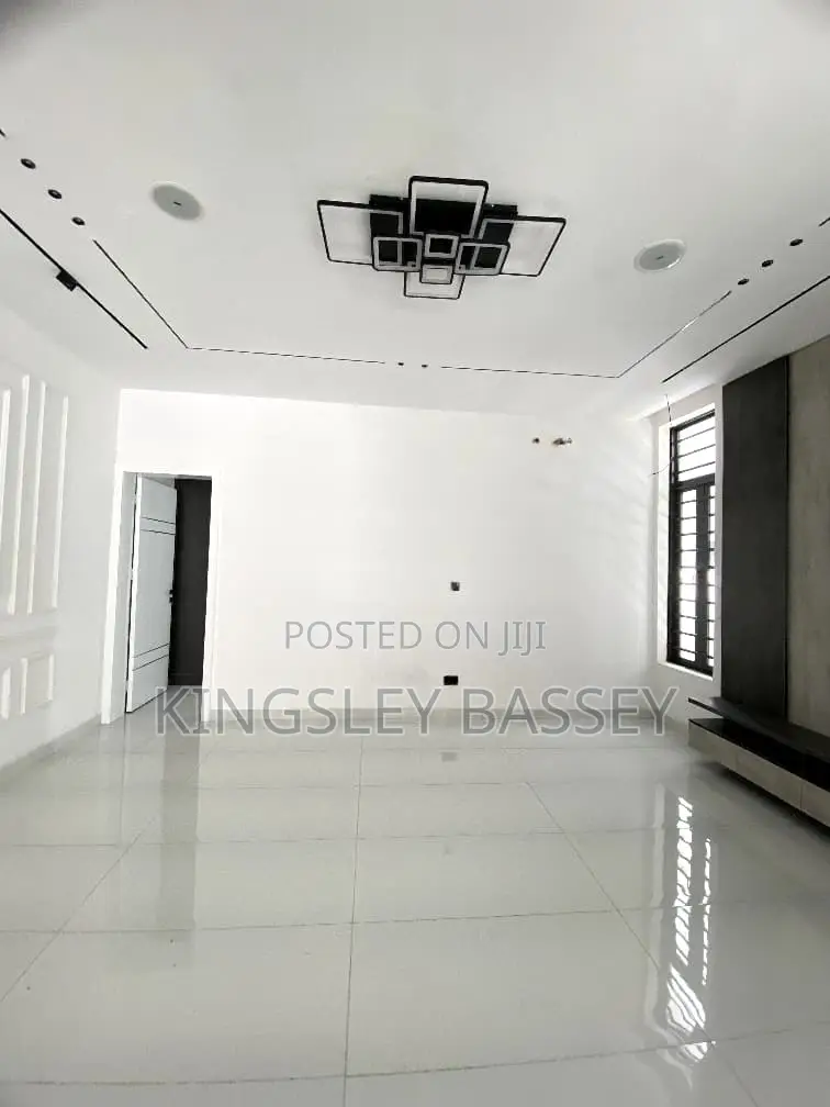 4bdrm Duplex in Ikota for sale in Ikota