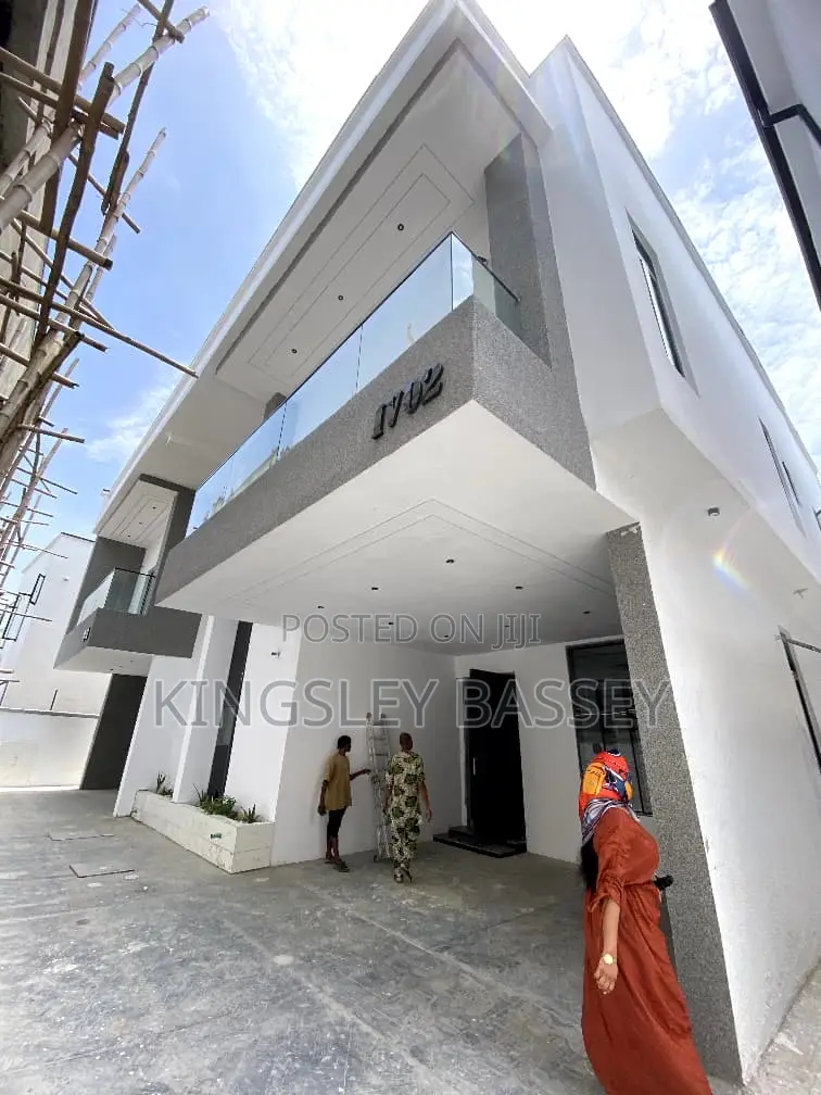 4bdrm Duplex in Ikota for sale in Ikota