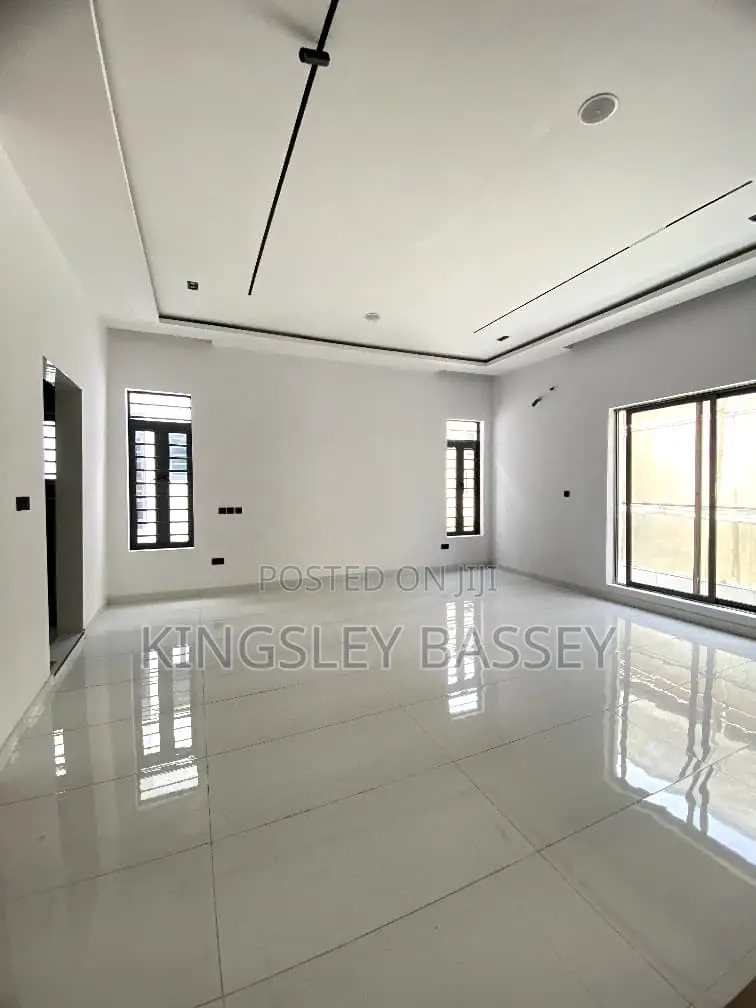 4bdrm Duplex in Ikota for sale in Ikota