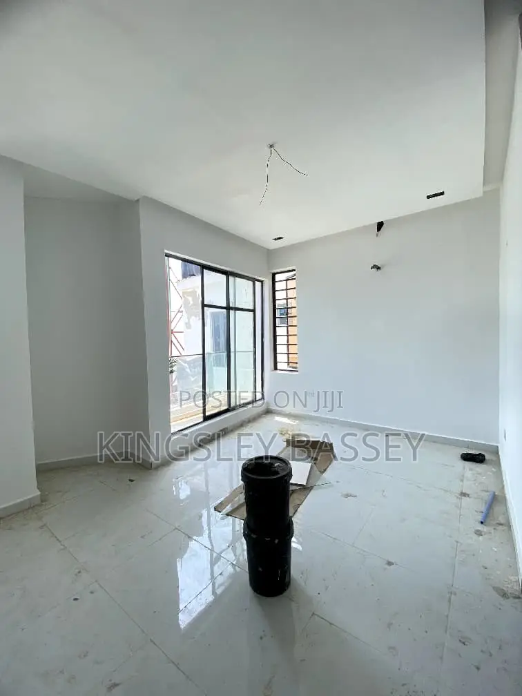 4bdrm Duplex in Ikota for sale in Ikota