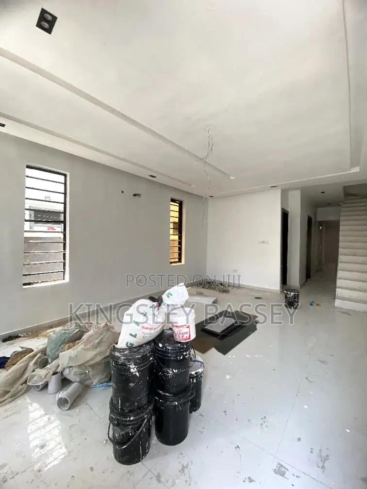 4bdrm Duplex in Ikota for sale in Ikota