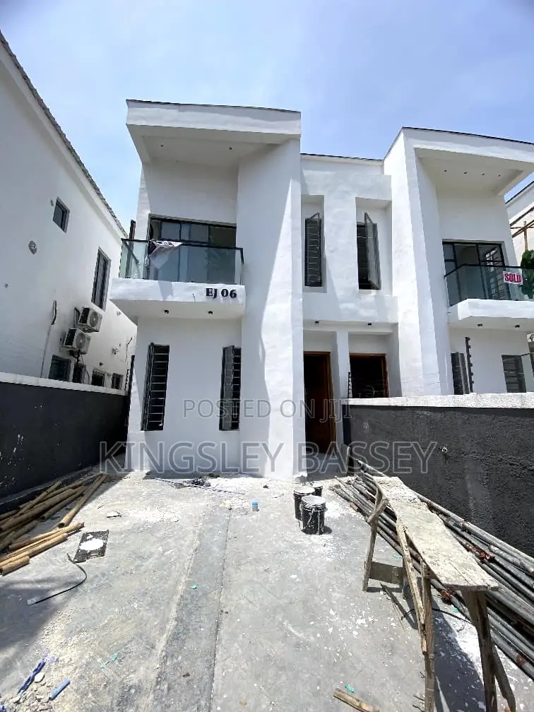 4bdrm Duplex in Ikota for sale in Ikota