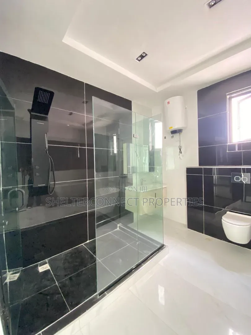 5bdrm Duplex in Sangotedo for sale in Sangotedo