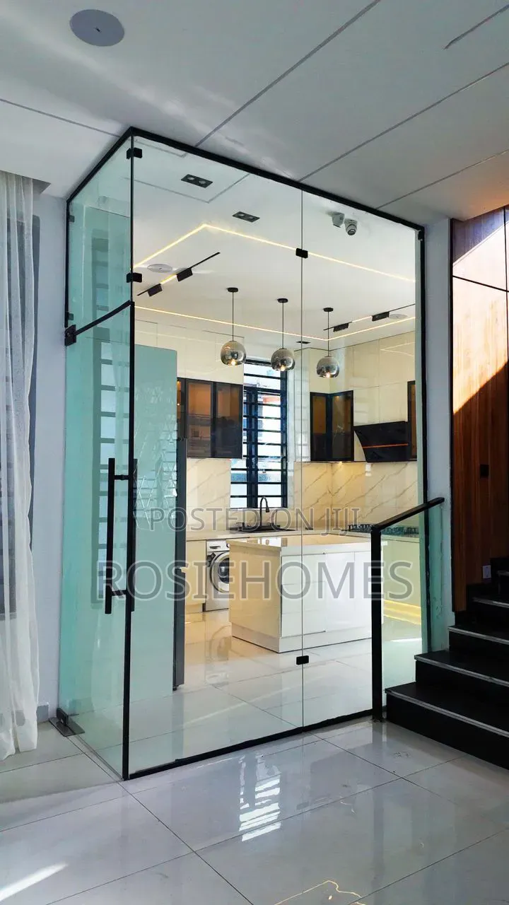 5bdrm Duplex in View Estate, Ikota for sale in Ikota