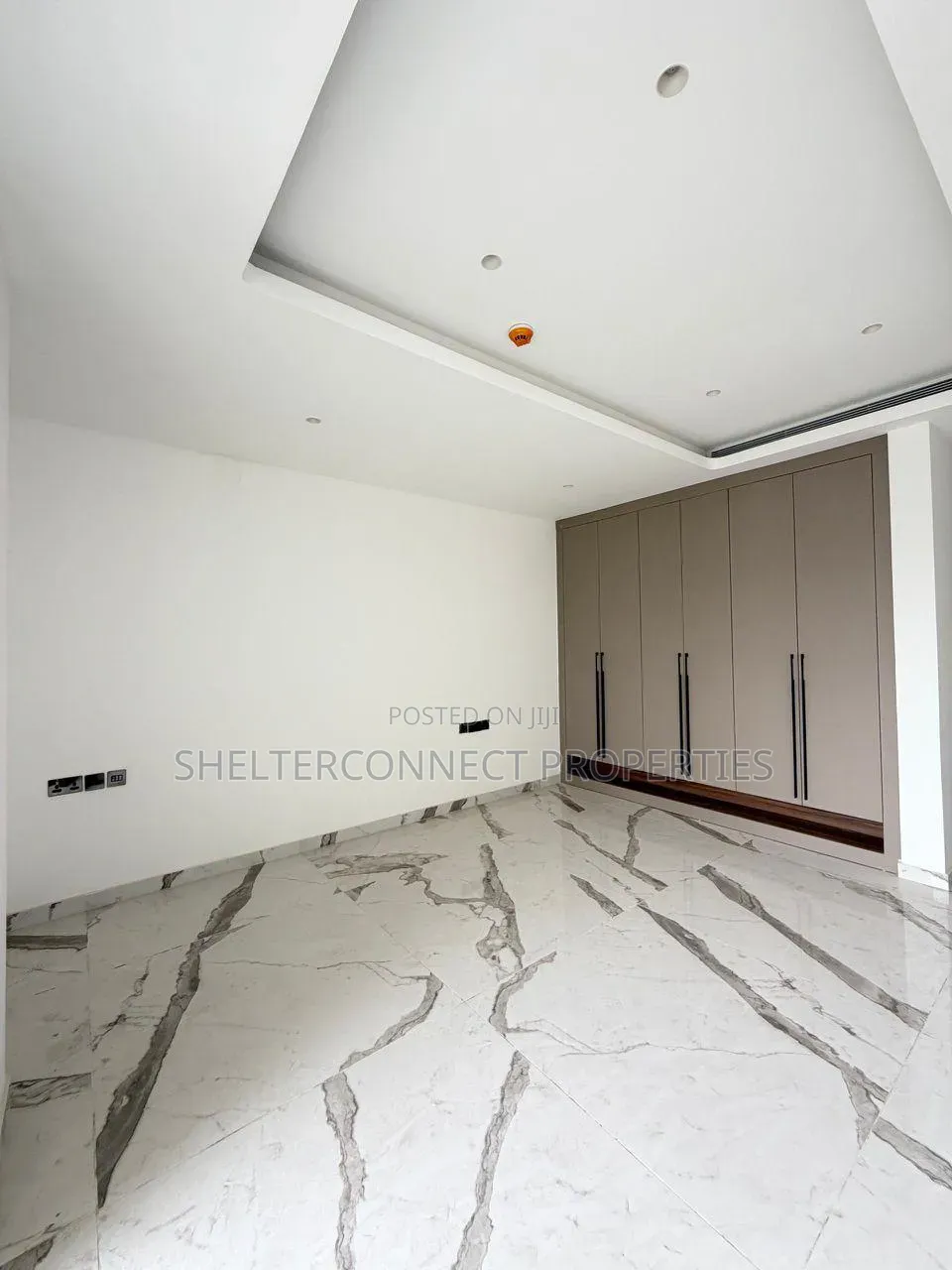 5bdrm Duplex in Banana Island for sale in Banana Island