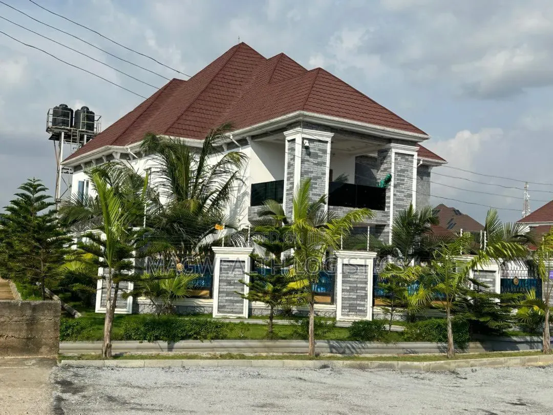 Furnished 6bdrm Duplex in Idu Industrial for sale in Idu Industrial