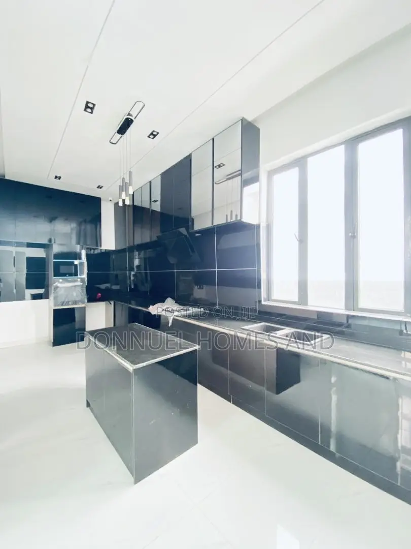 5bdrm Duplex in Sangotedo for sale in Sangotedo