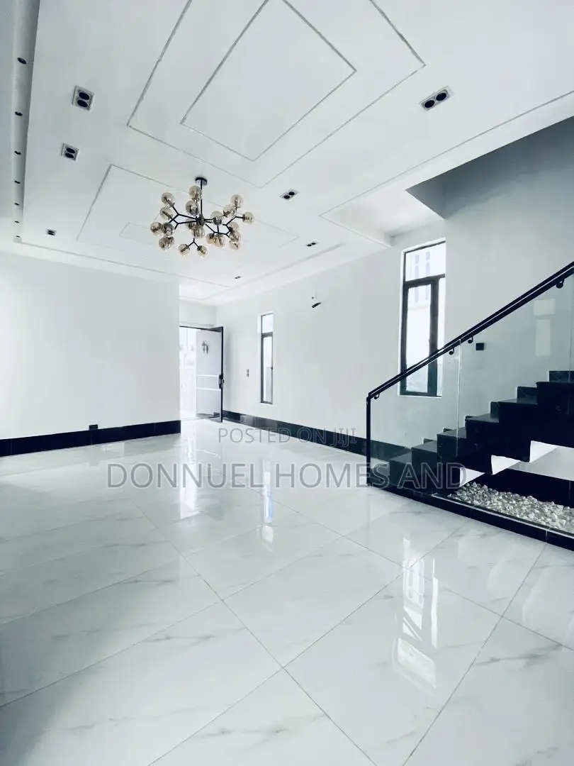 5bdrm Duplex in Sangotedo for sale in Sangotedo