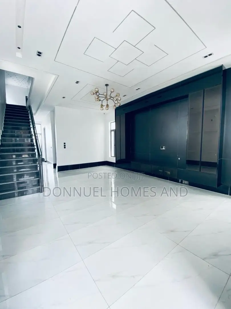 5bdrm Duplex in Sangotedo for sale in Sangotedo