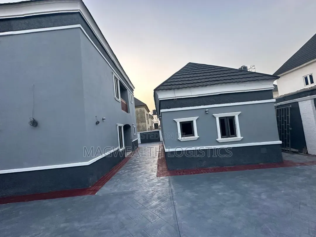 4bdrm Duplex in Wasa for sale in Wasa