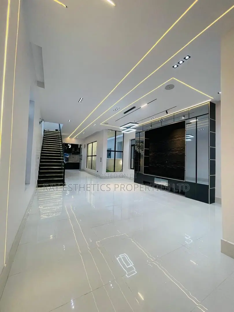 5bdrm Duplex in Lekki Palm City, for sale in Ado / Ajah