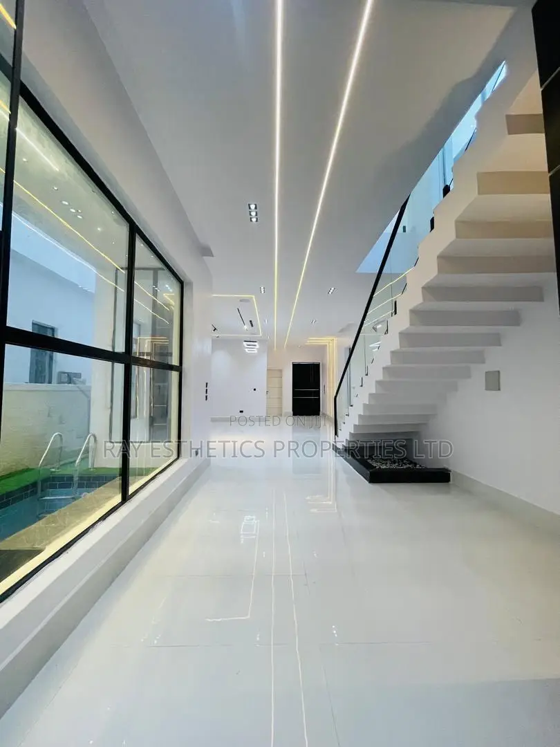 5bdrm Duplex in Lekki Palm City, for sale in Ado / Ajah