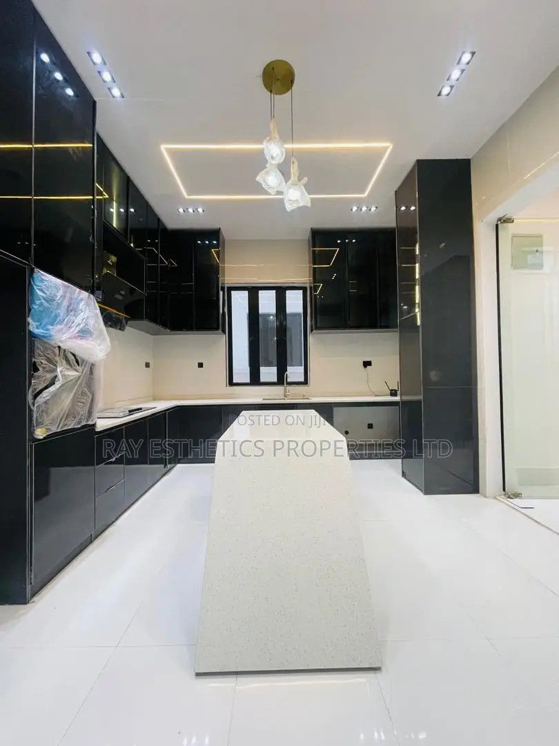 5bdrm Duplex in Lekki Palm City, for sale in Ado / Ajah