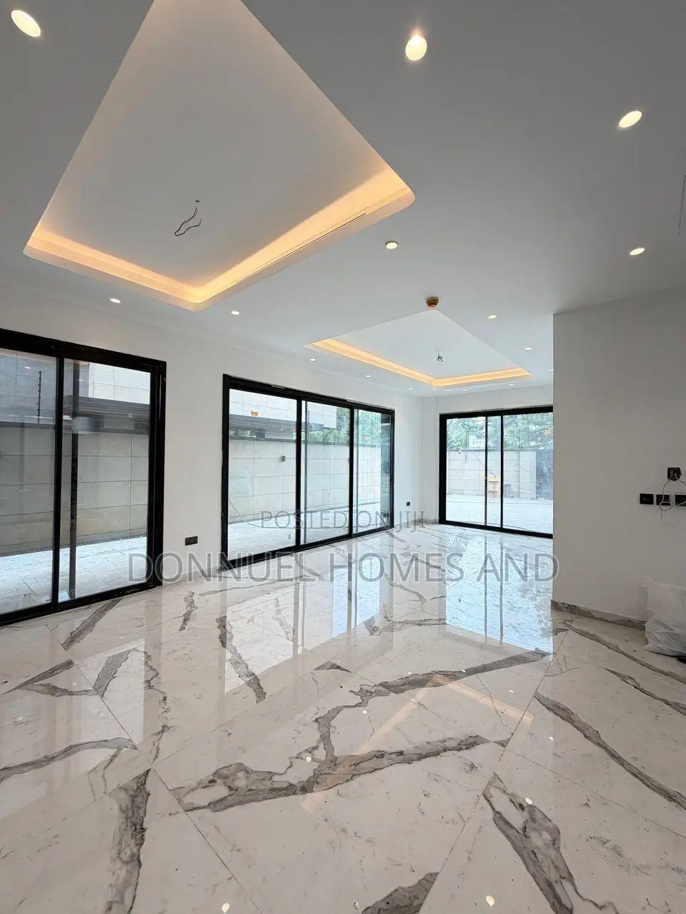 5bdrm Duplex in Banana Island for sale in Banana Island