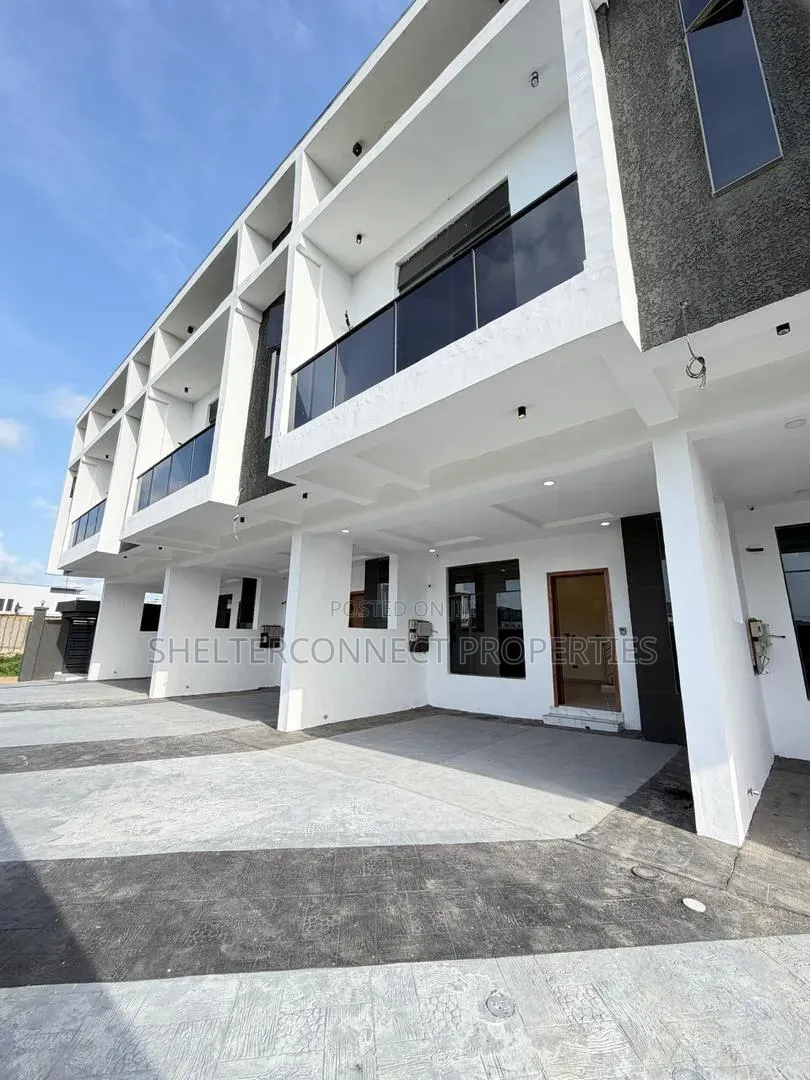 3bdrm Duplex in Abraham Adesanya Estate for sale in Abraham Adesanya Estate