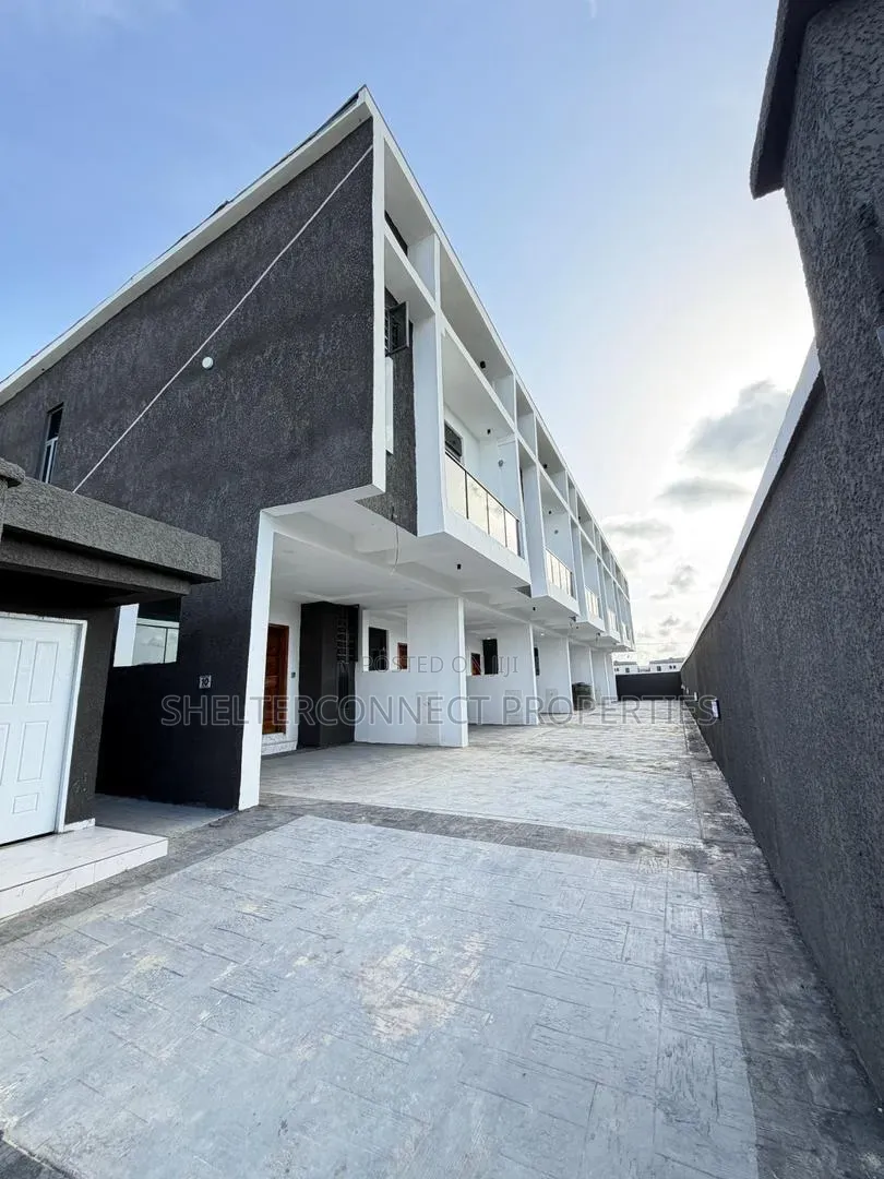 3bdrm Duplex in Abraham Adesanya Estate for sale in Abraham Adesanya Estate