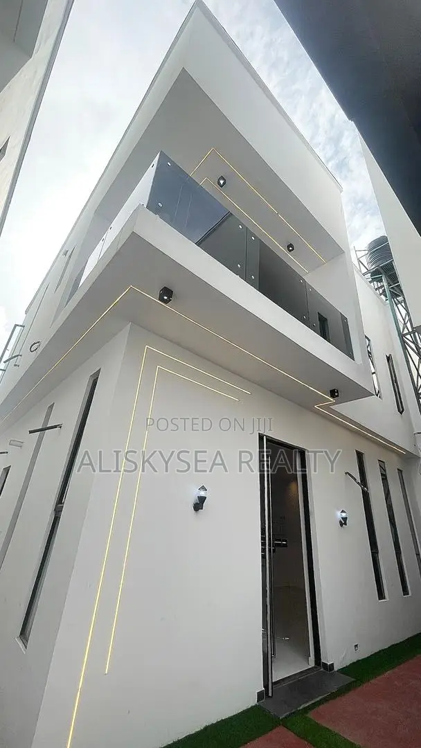 4bdrm Duplex in Chevron for sale in Chevron