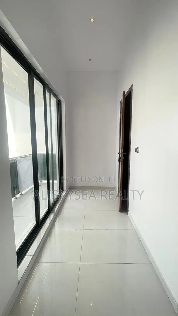 4bdrm Duplex in Chevron for sale in Chevron