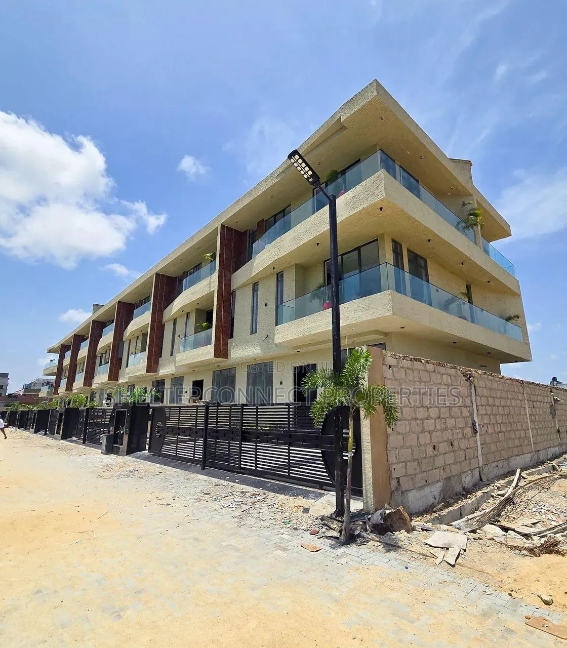 5bdrm Duplex in Lekki Phase 1 for sale in Lekki Phase 1
