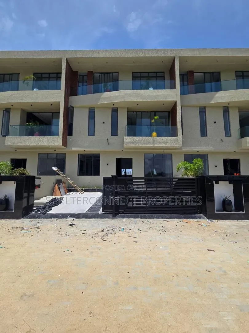 5bdrm Duplex in Lekki Phase 1 for sale in Lekki Phase 1