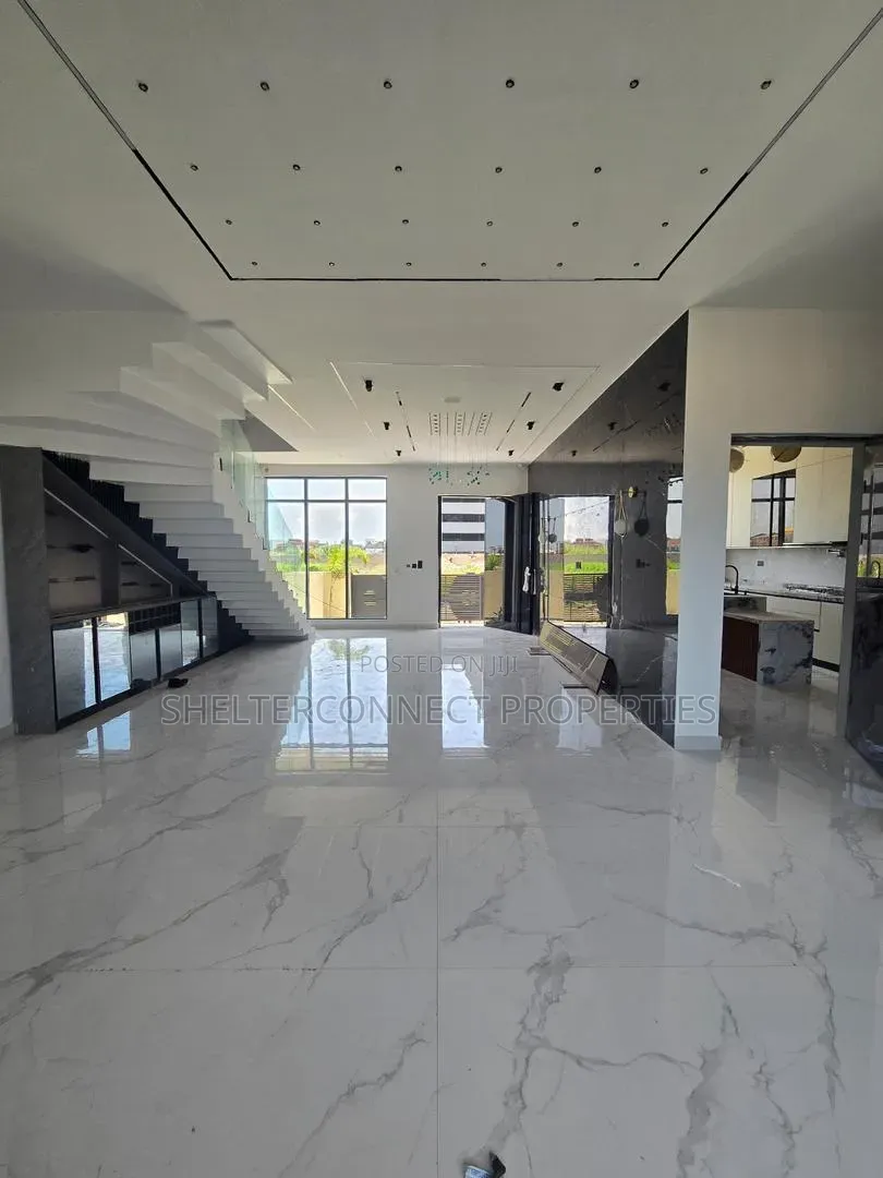 5bdrm Duplex in Lekki Phase 1 for sale in Lekki Phase 1