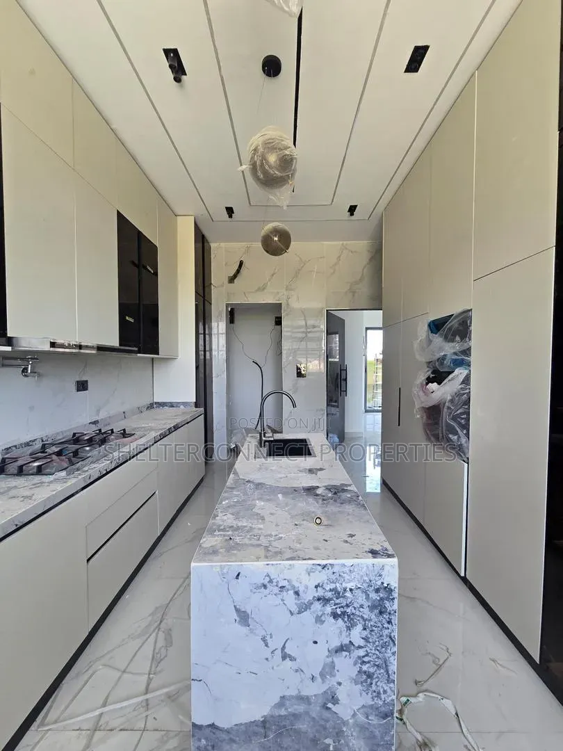 5bdrm Duplex in Lekki Phase 1 for sale in Lekki Phase 1
