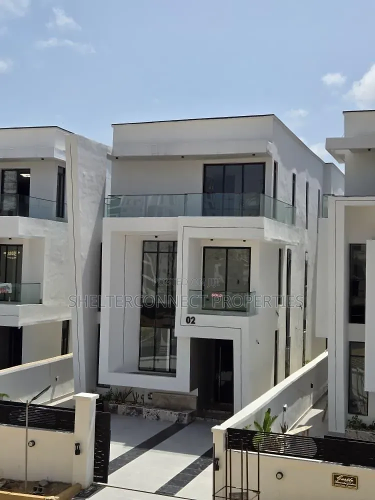 5bdrm Duplex in Lekki Phase 1 for sale in Lekki Phase 1