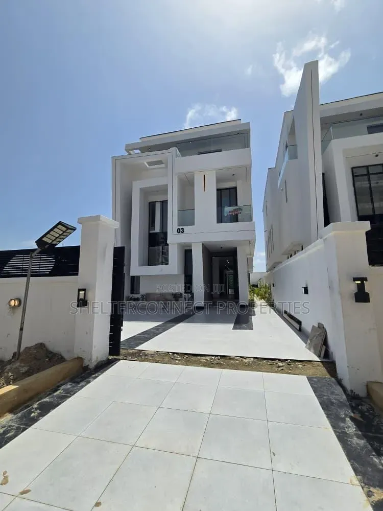 5bdrm Duplex in Lekki Phase 1 for sale in Lekki Phase 1