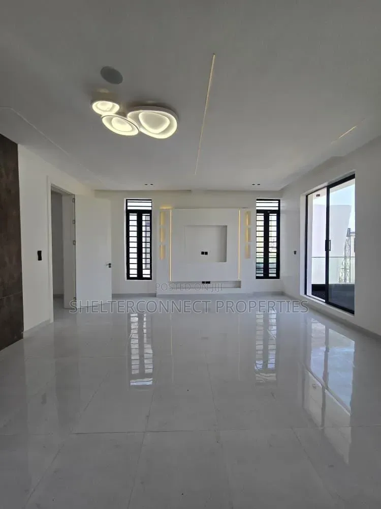 5bdrm Duplex in Lekki Phase 1 for sale in Lekki Phase 1