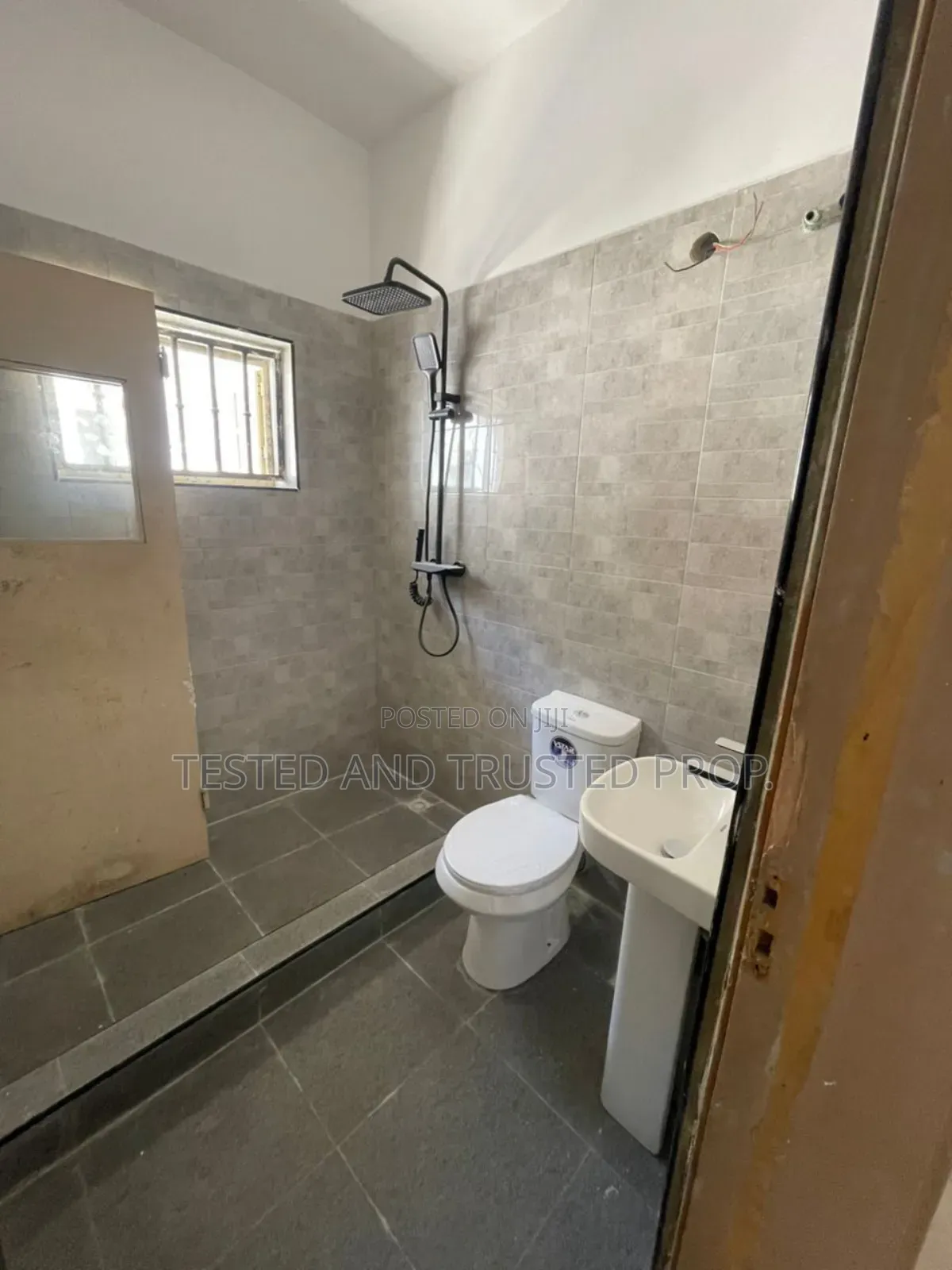 Mini Flat in Ikota for rent in Ikota