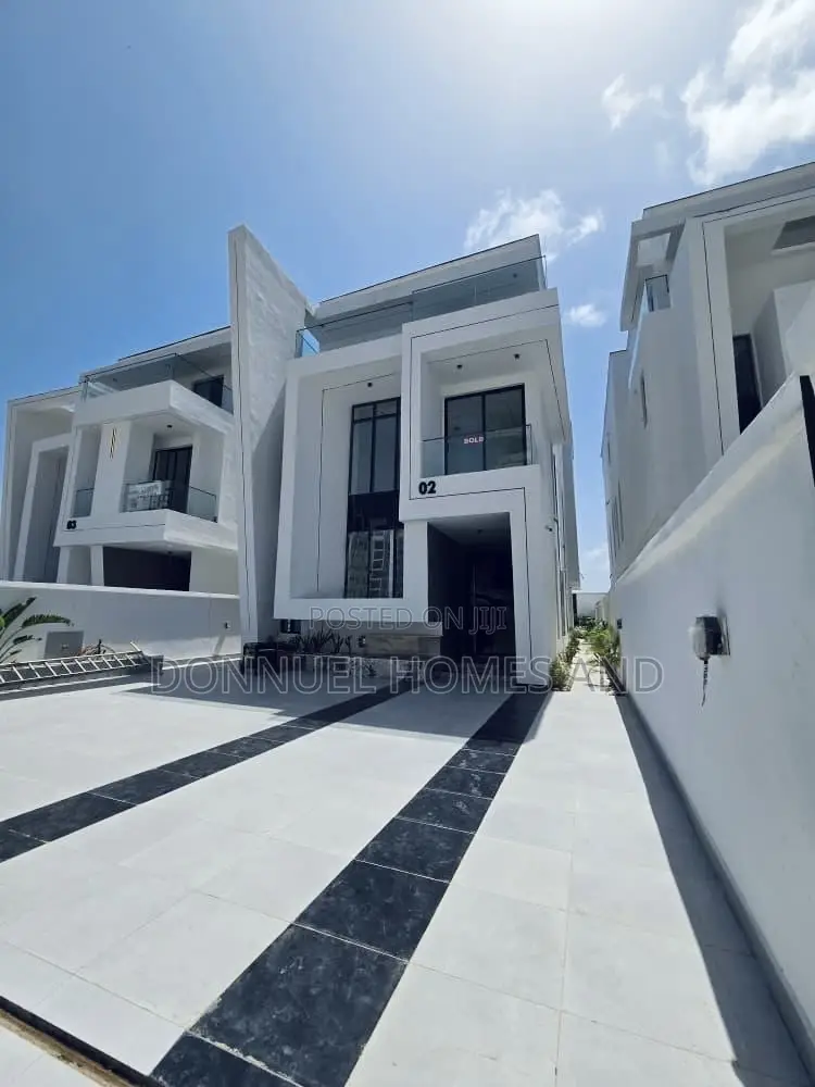 5bdrm Duplex in Lekki Phase 1 for sale in Lekki Phase 1