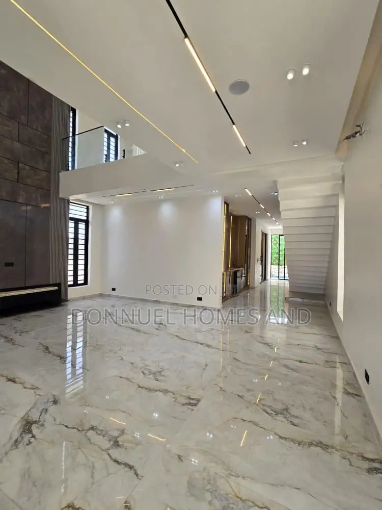 5bdrm Duplex in Lekki Phase 1 for sale in Lekki Phase 1