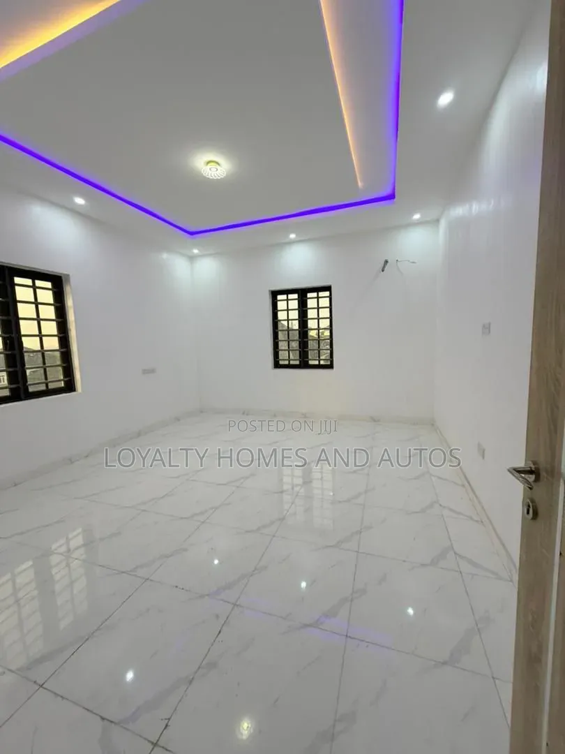 5bdrm Duplex in GRA Phase 2 Shangisha for sale in GRA Phase 2 Shangisha